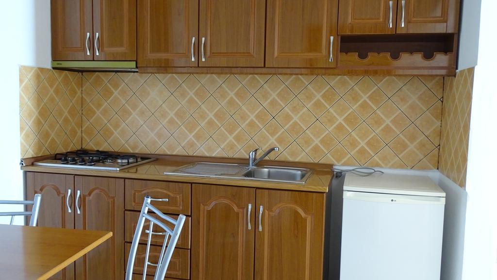 Residence Jazoj Vlorë Buitenkant foto